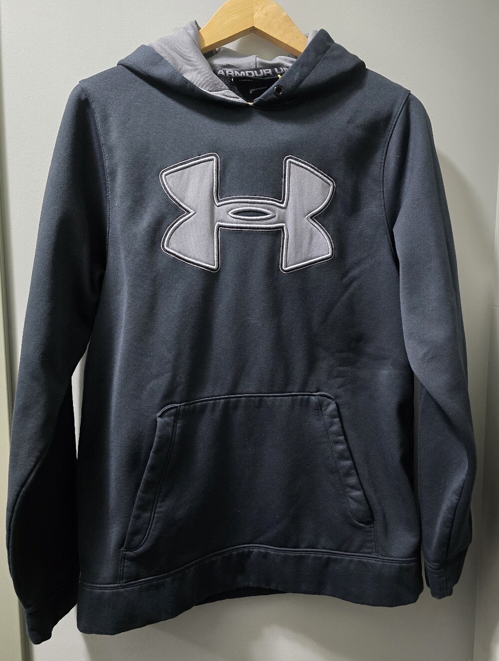 Under Armour Men's Black Pullover Hoodie with Light Gray Logo Size Medium